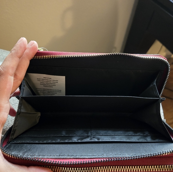 Cross Body Wallet NWT - Picture 6 of 8
